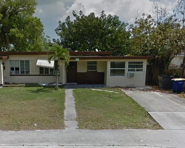 3 bed, 1.0 bath, 900 sqft, $1,600 — Photo 1
