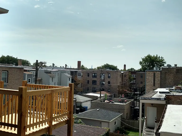 2633 W Ainslie St — Photo 6