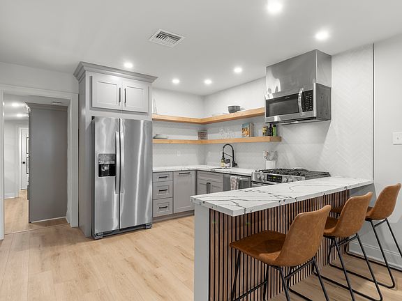 2nd image of 220 Brooklyn Ave #220