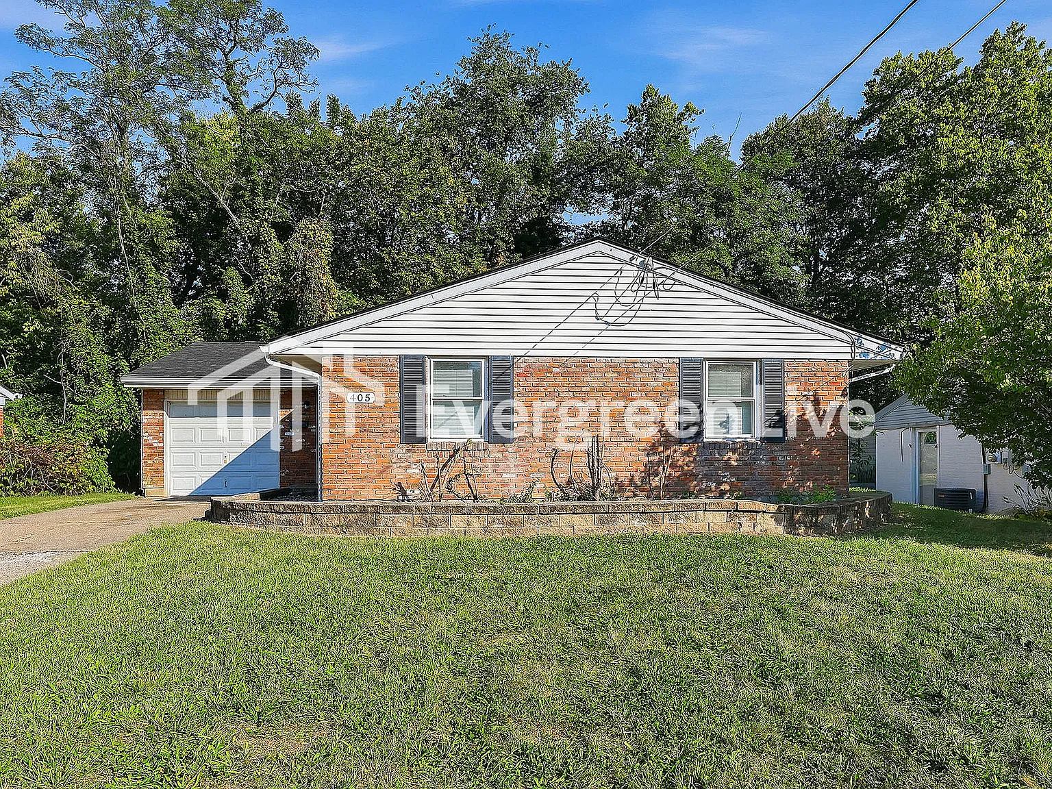 3 bed, 1.0 bath, 1172 sqft, $1,695 — Photo 2