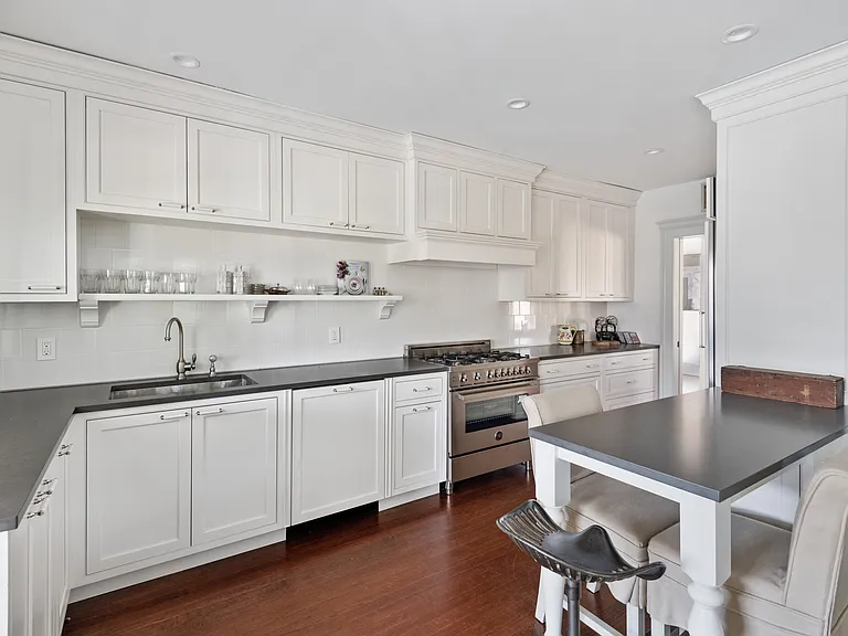 166 Hampton Rd — Photo 6