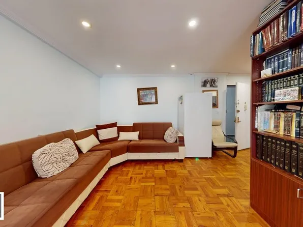1577 East 17th Street 2M image 3 of 8