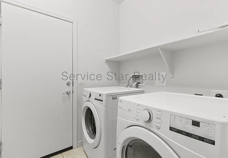 9031 W San Juan Ave — Photo 9