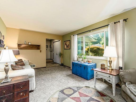 3rd image of 1858 Greenglen Ct