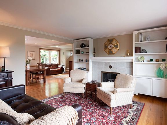 3rd image of 5069 Harold Pl NE