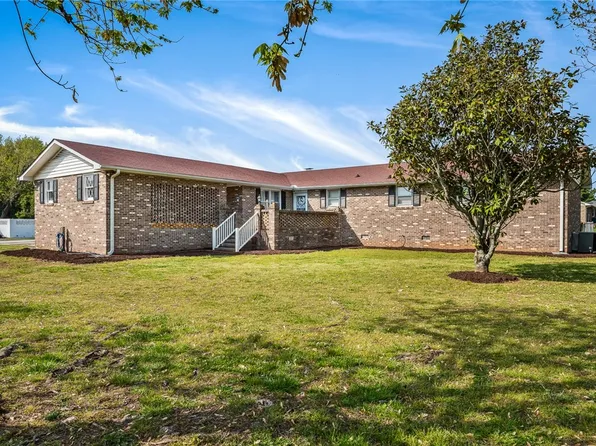 102 Greenmeadow Cir, Anderson, SC 29626