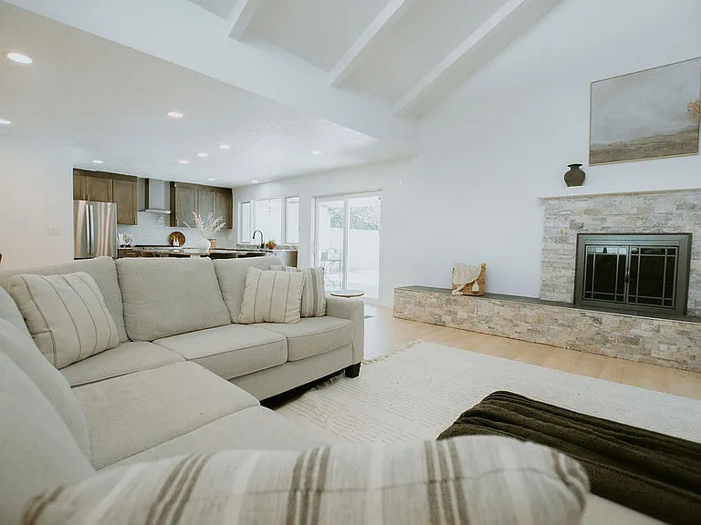 9514 Avenida Del Oso NE — Photo 16