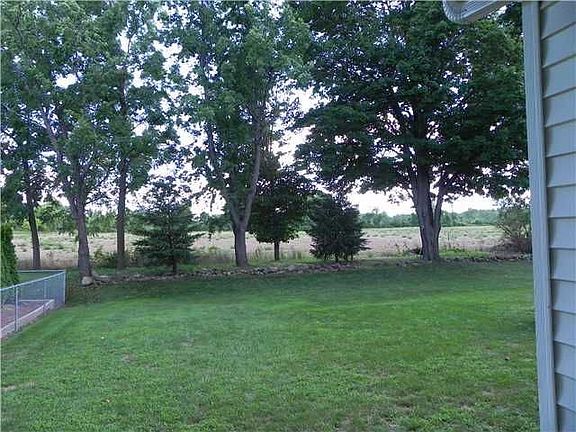 2nd image of 72 Sugar Tree Cir