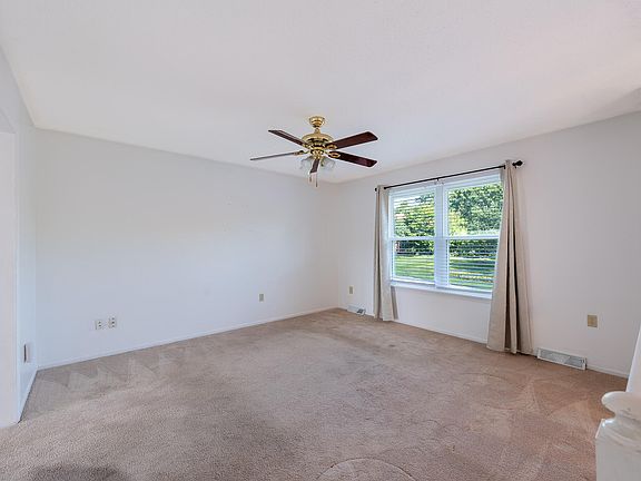 4th image of 1812 E Riviera Dr