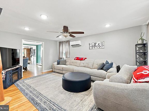 3rd image of 1031 Loney St