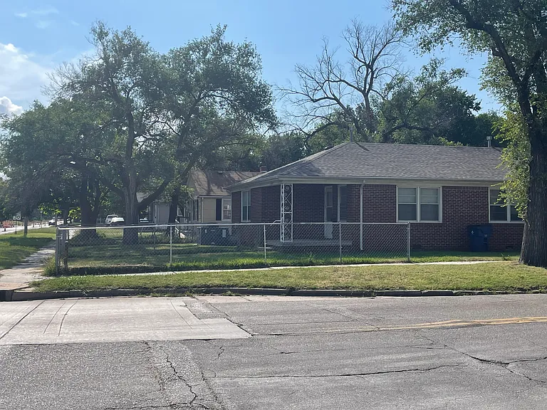 2702 W Maple St — Photo 18