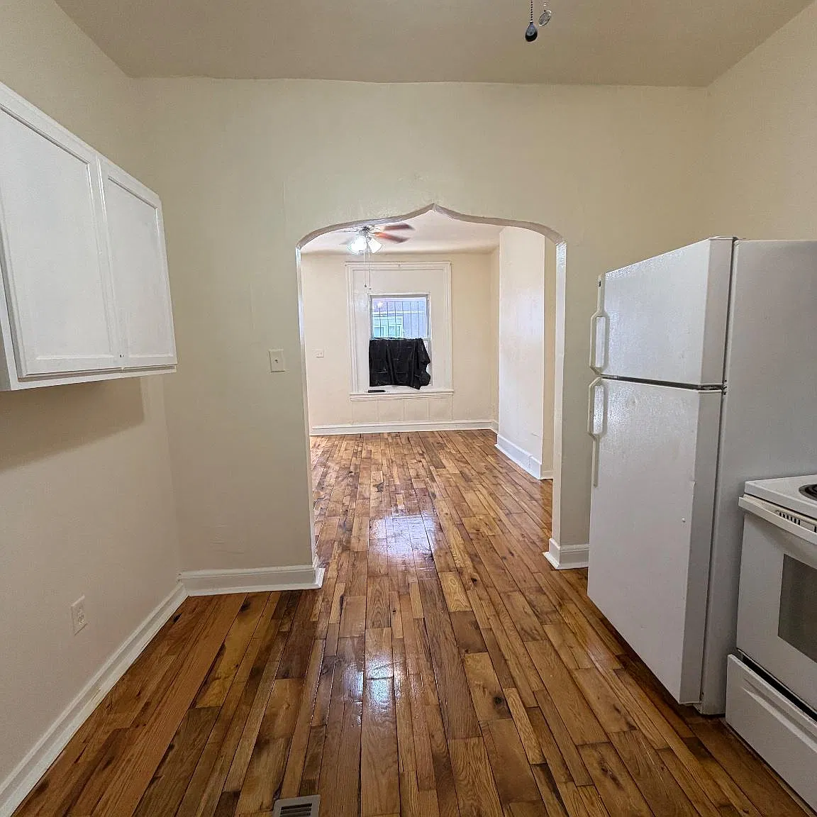 2 bed, 1.0 bath, 749 sqft, $1,350 — Photo 2