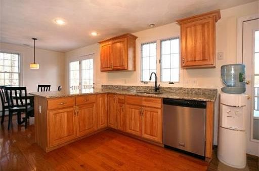 5th image of 13 Amesbury Ave