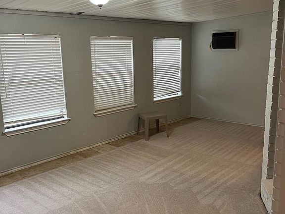 3rd image of 610 Rosanne St