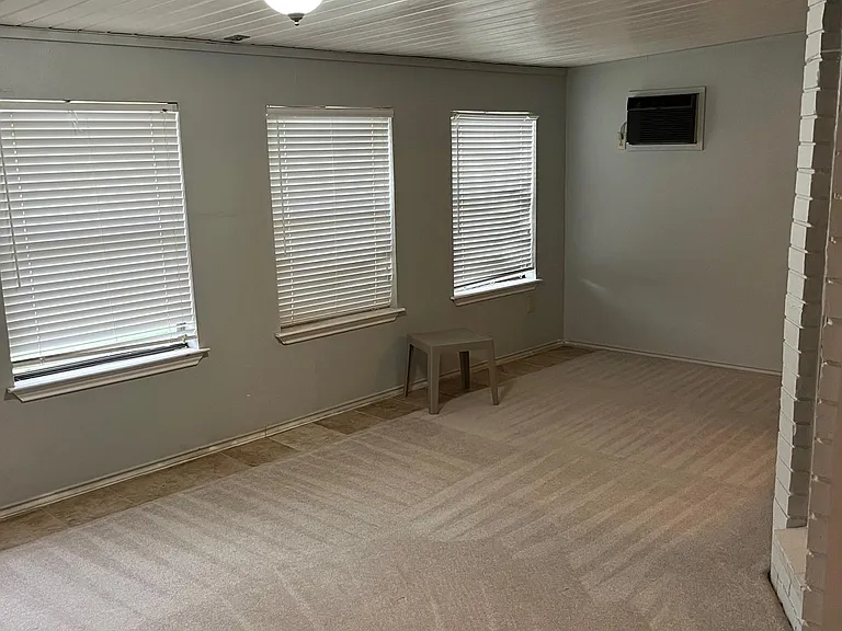 610 Rosanne St — Photo 3