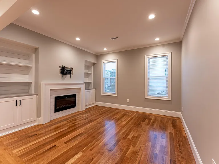 305 W 3rd St #2 — Photo 3