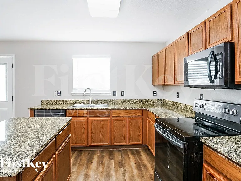 1343 Foster St — Photo 7
