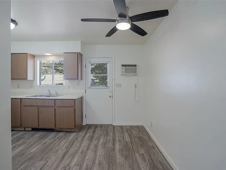 645 Ash St — Photo 6