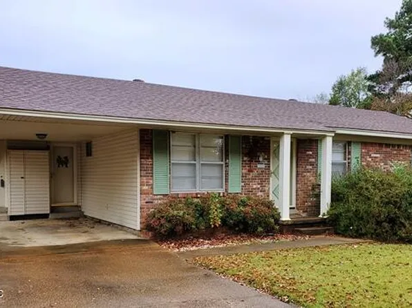 111 Gardenview Dr, Senatobia, MS 38668