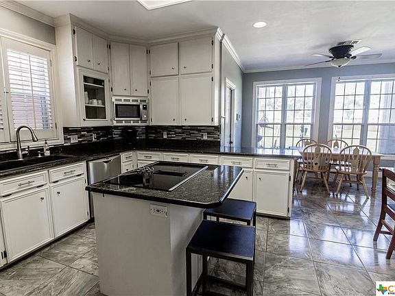 4th image of 118 Chimney Rock Dr