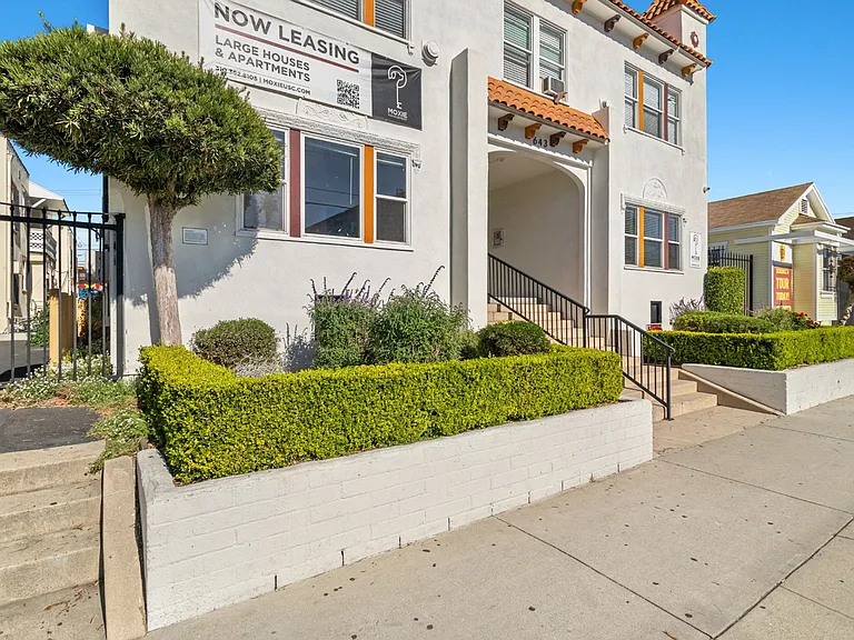 643 W 30th Street — Photo 1