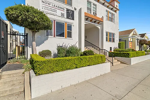 643 W 30th Street Photo 1