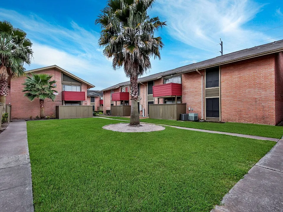 Pelican Pointe