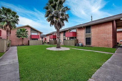 Pelican Pointe Photo 1