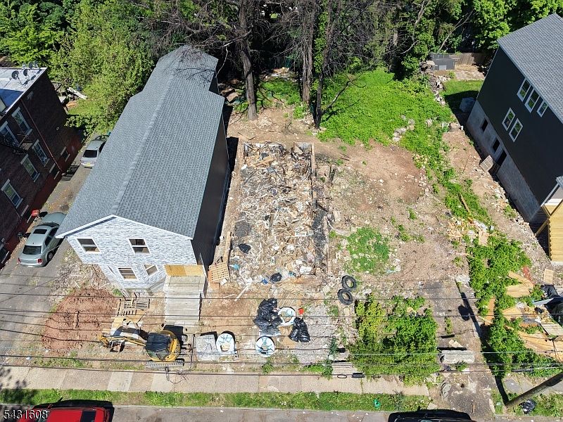 1st image of 73 Montgomery Ave