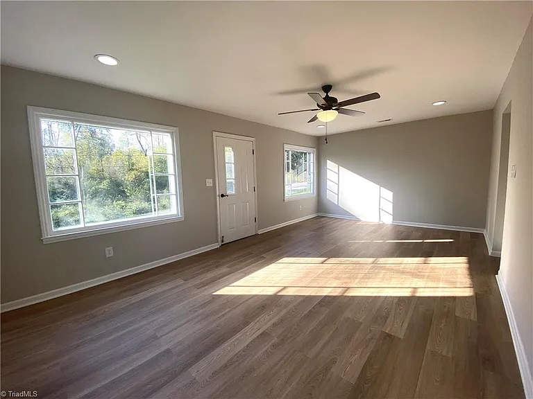 291 Green Acres Myers St — Photo 4