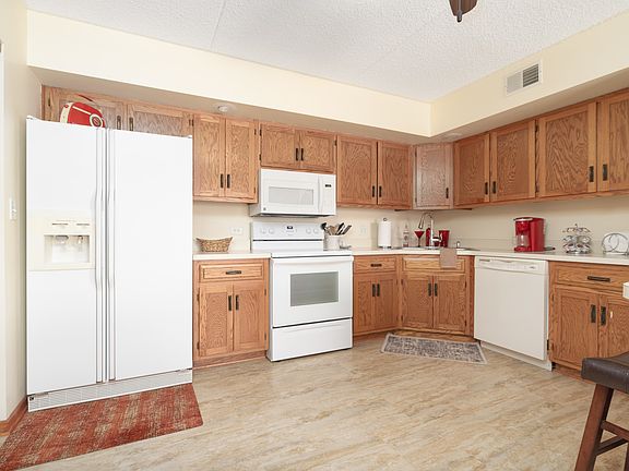 4th image of 107 Caterpillar Dr APT 2-C