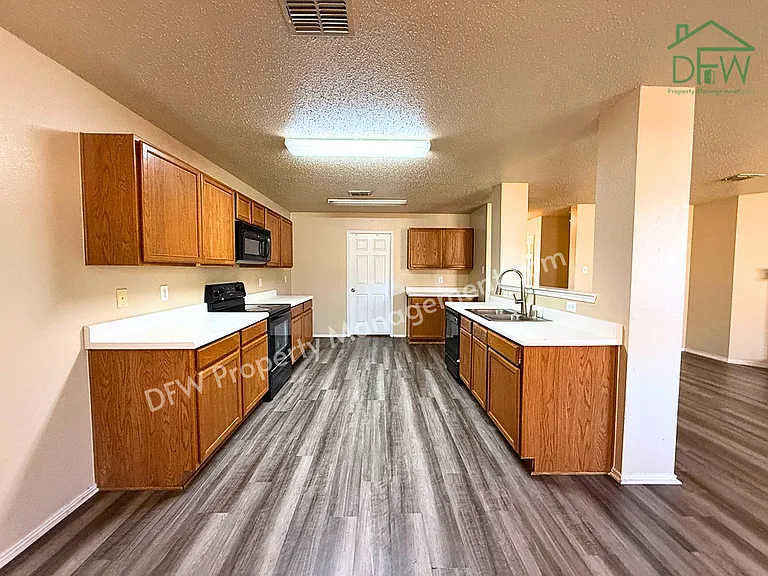3625 Clydesdale Dr — Photo 4