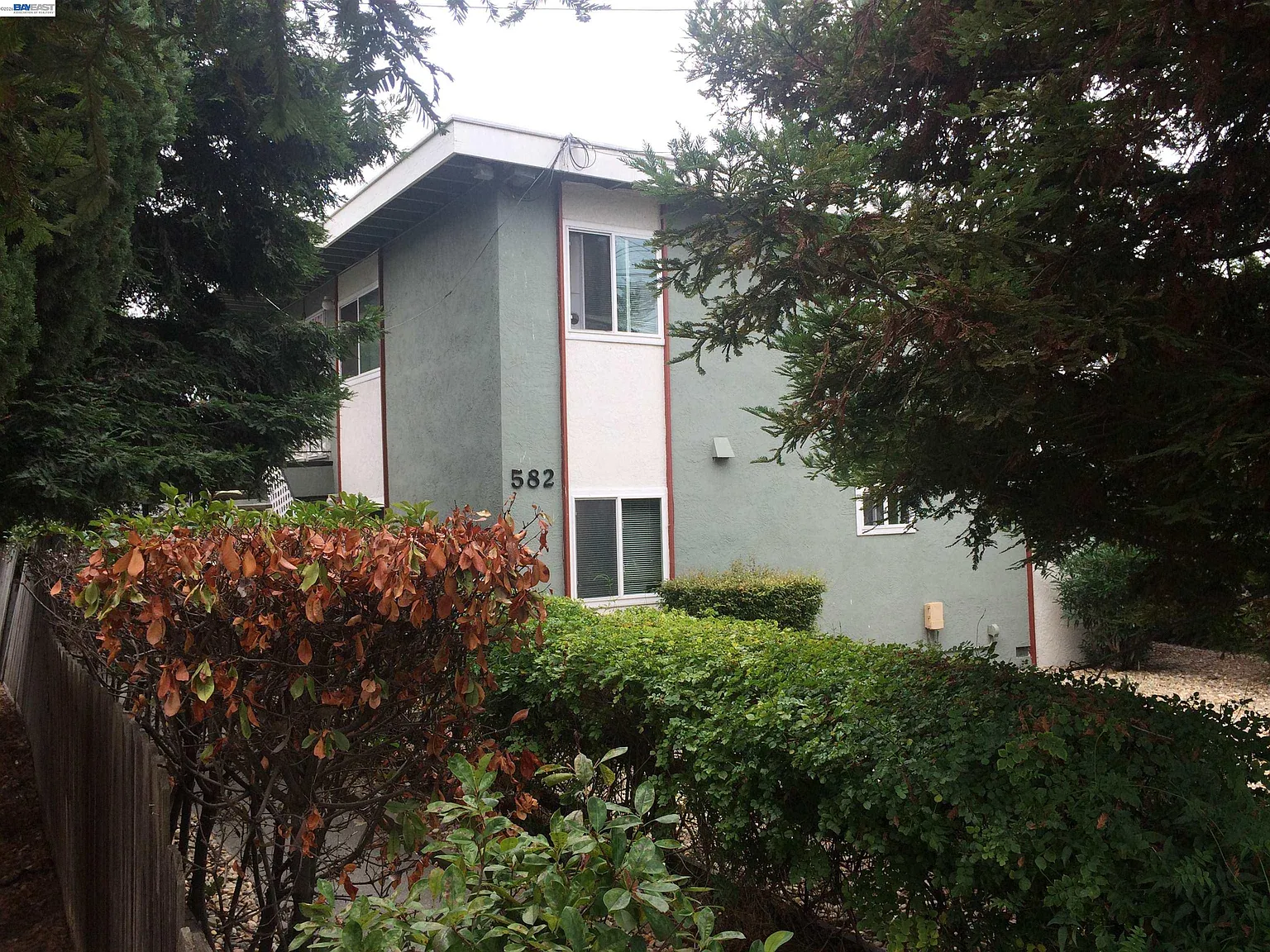 582 E H St photo 1