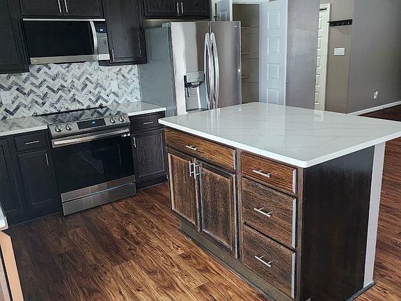 5th image of 106 Ridgeway St