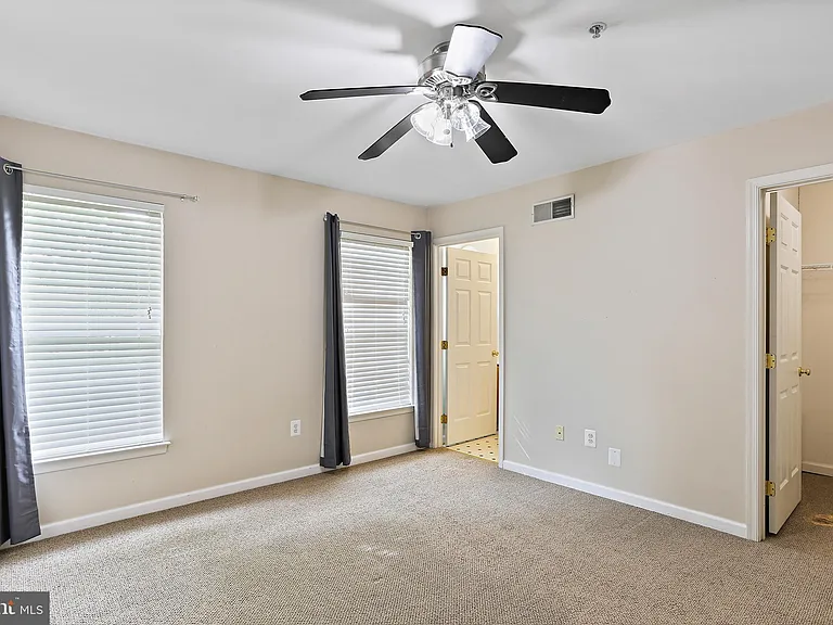 570 Eisenhower Dr — Photo 7