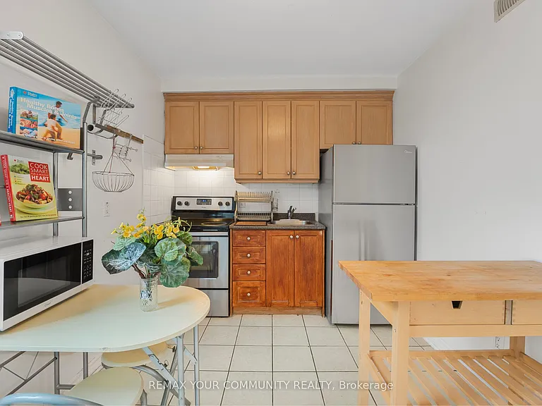 151 Dovercourt Rd #UPPER — Photo 8