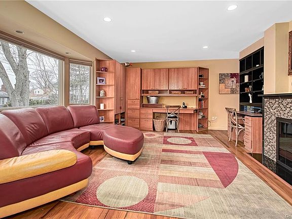 4th image of 31 Everett St