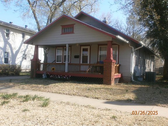 3rd image of 129 W Beloit Ave