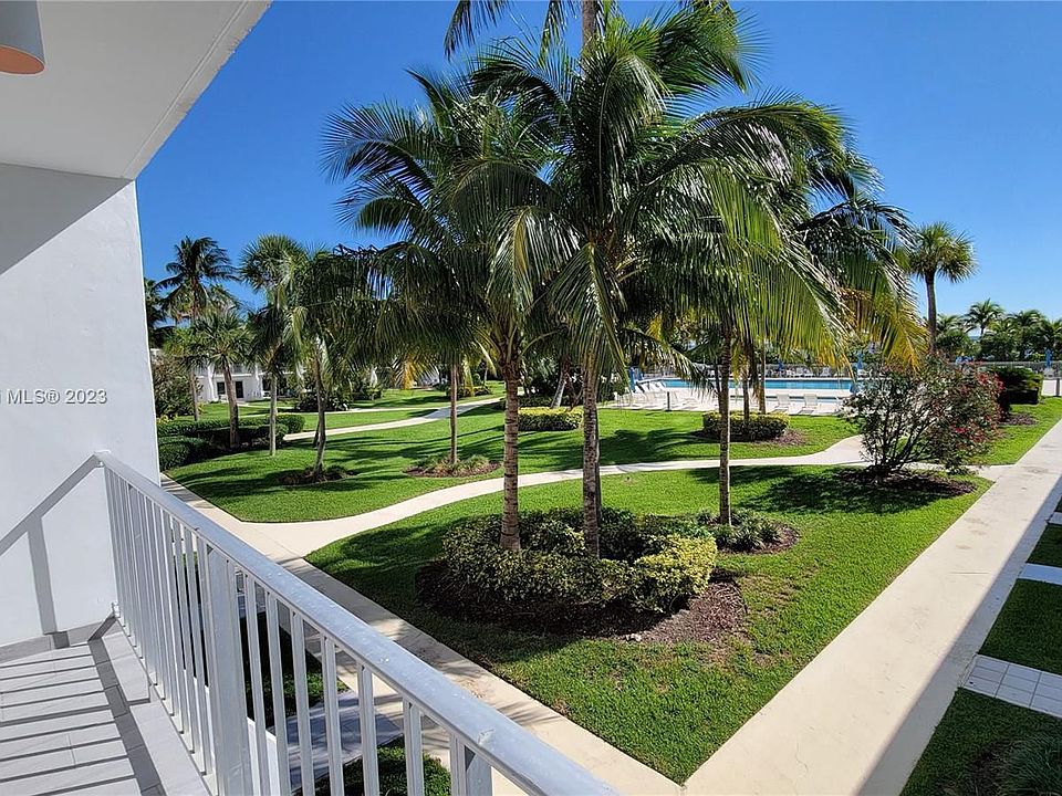 1st image of 881 Ocean Dr #Townhouse 10
