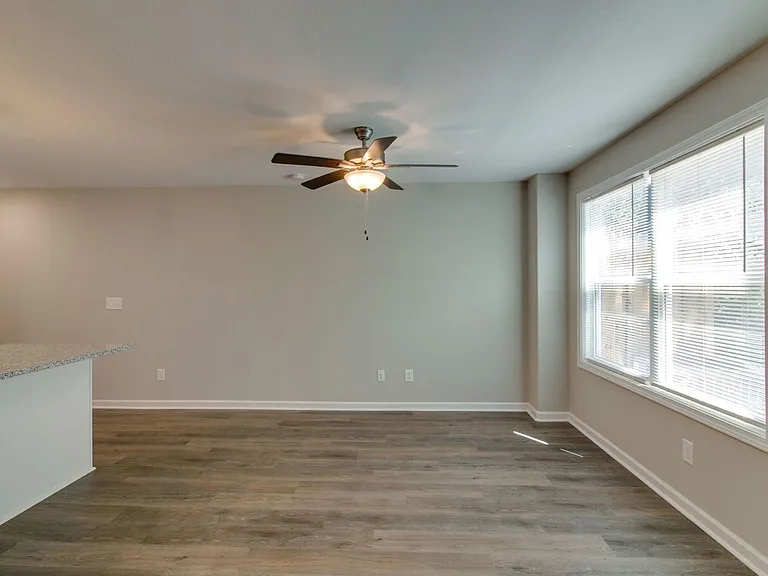 955 Center Rd — Photo 8
