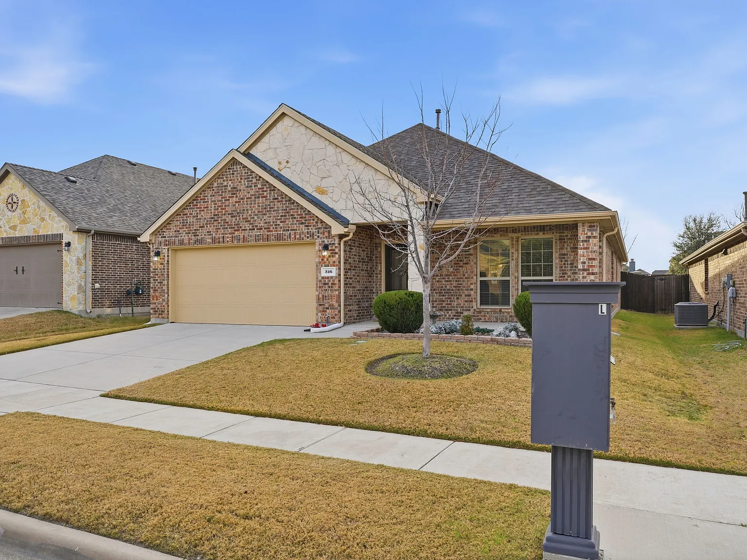 3 bed, 2054 sqft, $2,750 — Photo 2