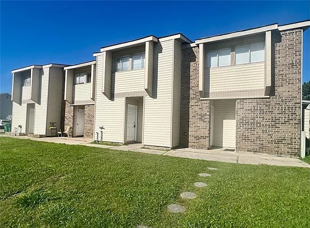 2 bed, 1.5 bath, 1152 sqft, $1,200 — Photo 1
