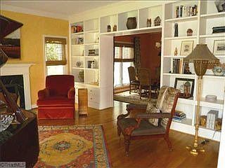 3rd image of 902 McDowell Dr