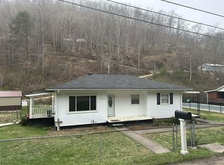 803 Highway 1148, Isom, KY 41824
