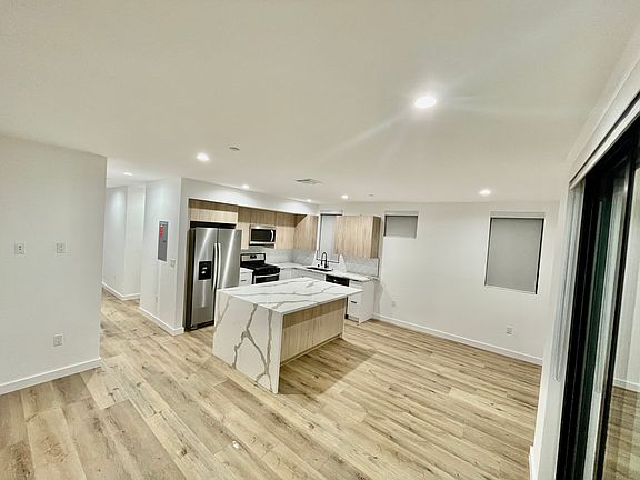 4th image of 1933 N Vista Del Mar Ave #1/2