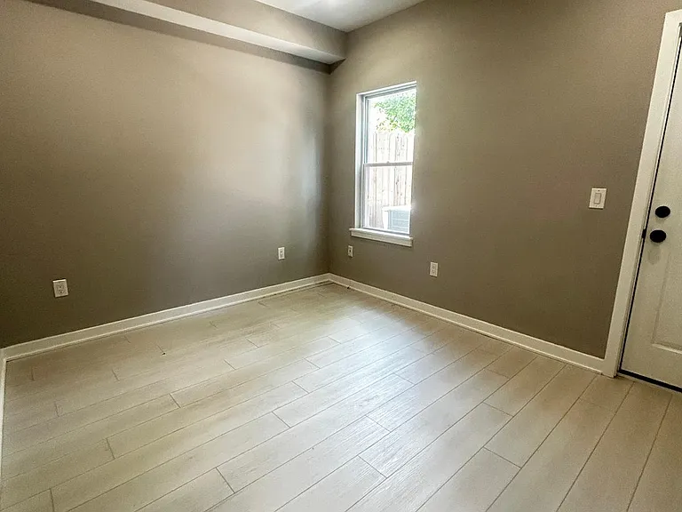 2110 N Franklin St #1 — Photo 4