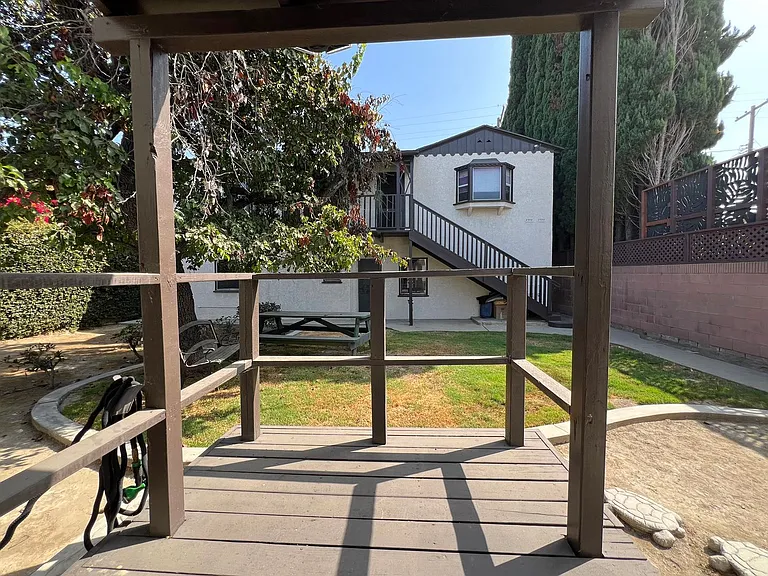 2316-2322 N Eucalyptus Ave — Photo 18