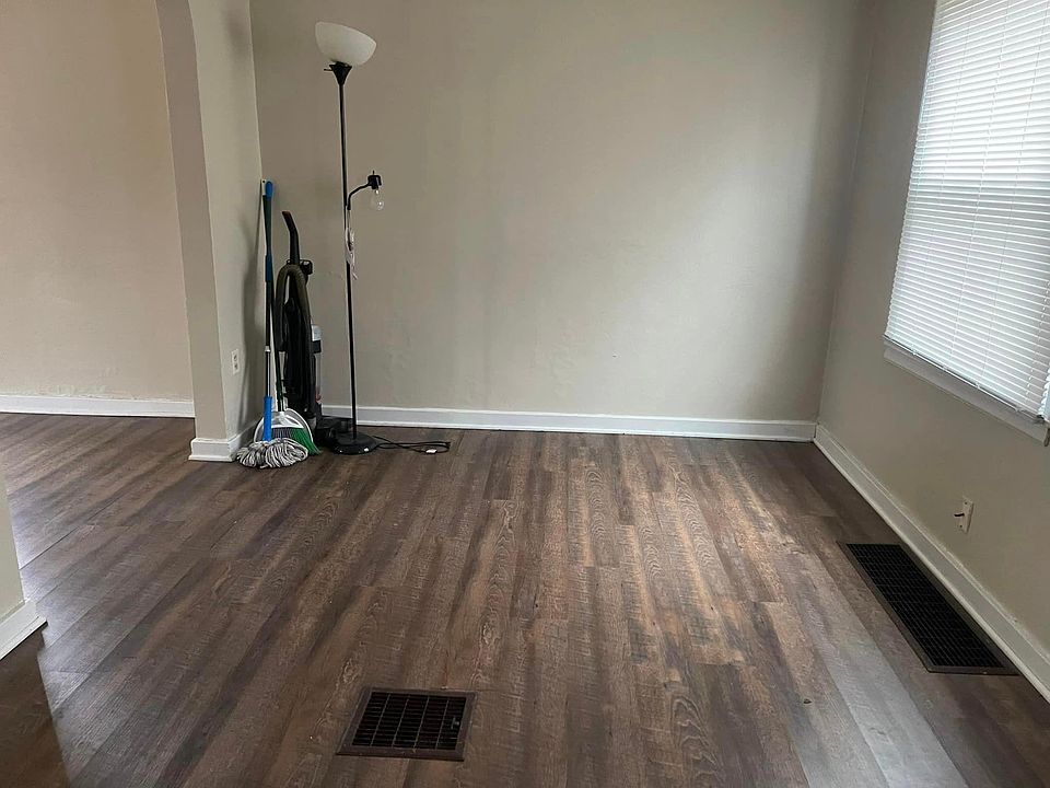 2nd image of 1220 Cedarview Dr E #1220