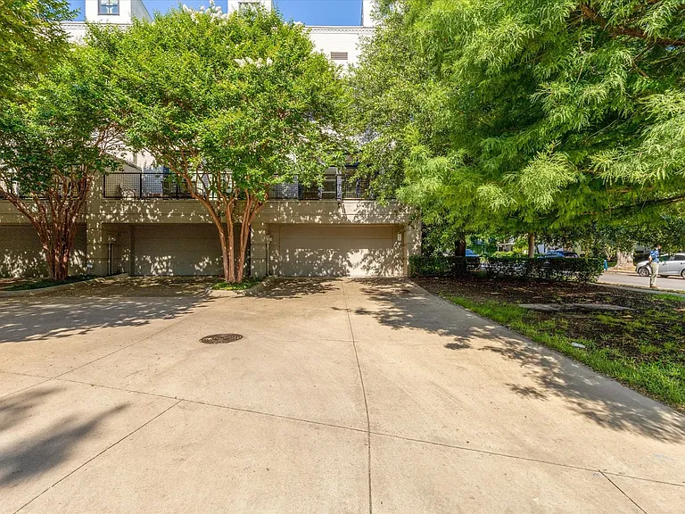 704 Arch Adams Ln — Photo 25