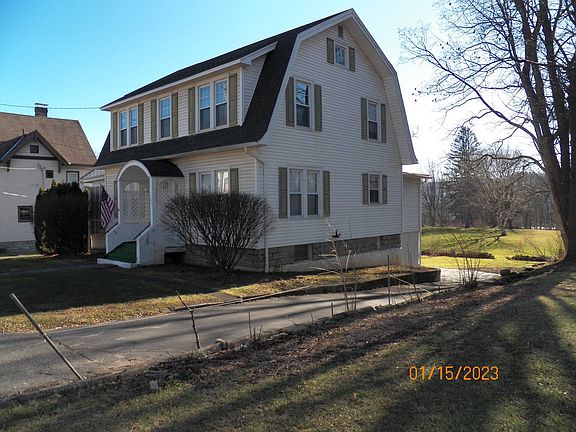 2nd image of 121 W Grand St